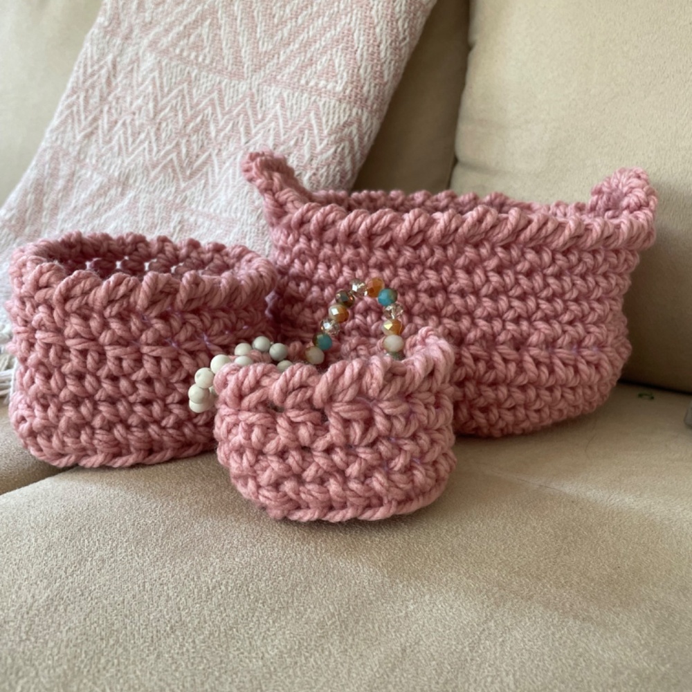 Hand made baskets - Picture 2 of 3